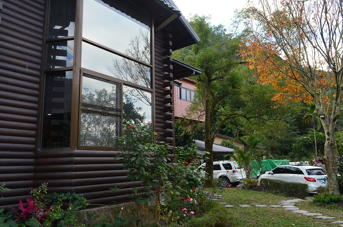 國人報復性上山出遊交通壅擠 仁愛分局沿路疏導 1 DSC 0768
