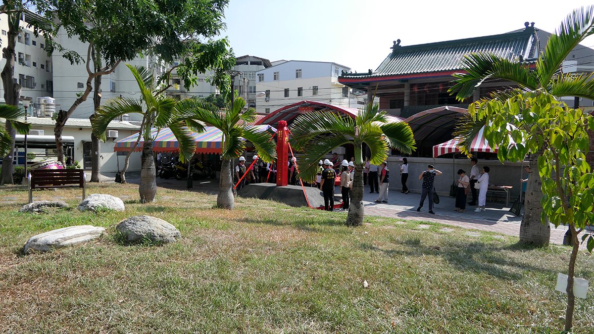 整修臺灣媽祖故居前院歡喜迎接老二媽 4 調整烈美堂與西平公園間動線,並融入文化元素,提升為西平大漁池文化公園。