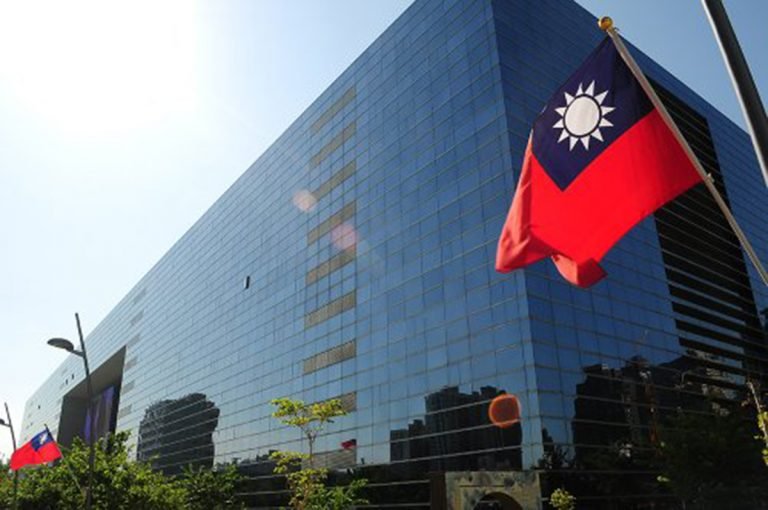 為慶祝雙十國慶台中市政府今年除在市府周邊道路及高鐵周邊平面道路插掛國旗