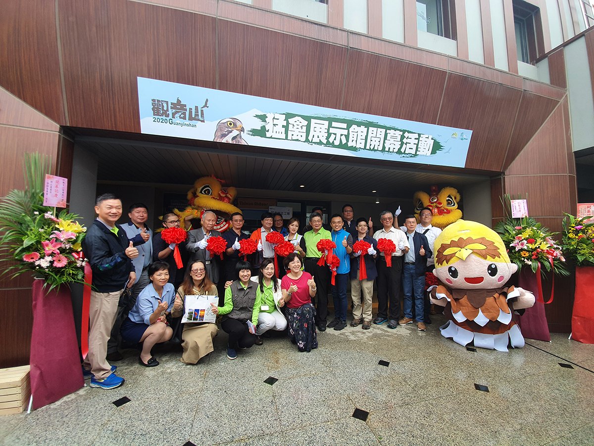 交通部觀光局北海岸及觀音山國家風景區管理處於26日假觀音山遊客中心舉辦「秋日柚香登高趣暨觀音山猛禽展示館開幕」活動