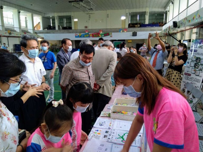 雲林縣八所小學與科丁聯盟協會攜手合作，共同推動國小程式設計養成課程，2020年雲林縣科丁小學掛牌典禮