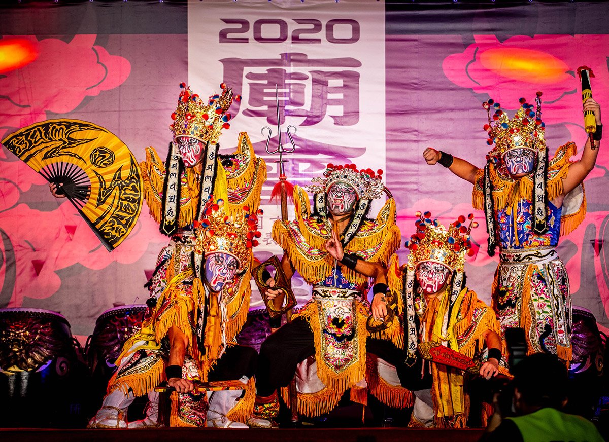 港區藝術中心慶祝20週年館慶 ，11月1日上午特別邀請九天民俗技藝團演出「廟會劇場」與民眾一同慶生