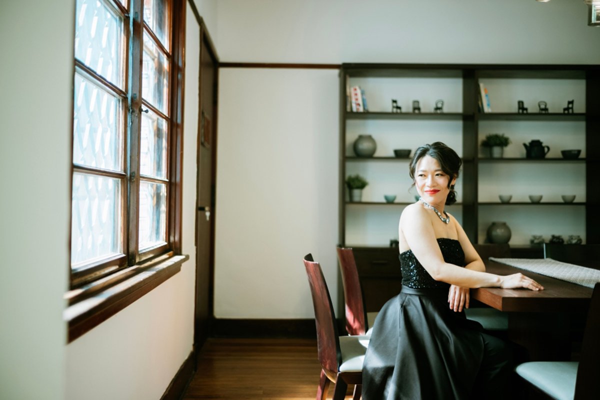 東海大學音樂系透過吳德耀校長紀念基金及校方大力資助，邀請國際知名鋼琴家胡瀞云女士擔任「駐校藝術家」