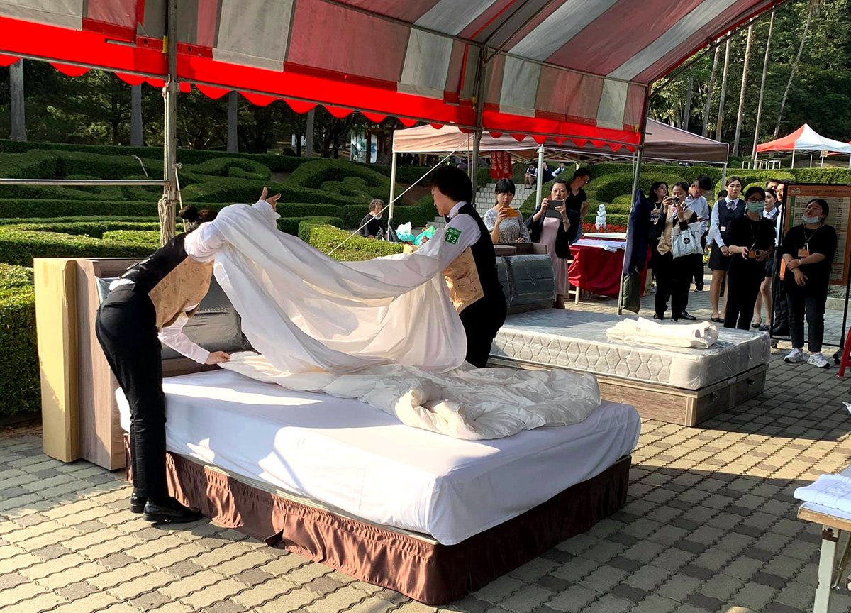 第六屆全國旅館盃餐旅服務競賽整床、托盤拼速度比技術 4 126013462 o