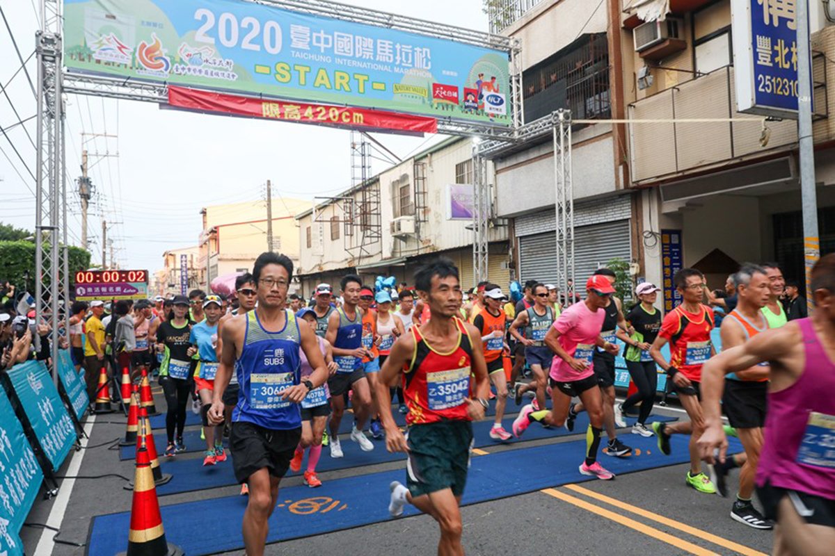 2020台中國際馬拉松，吸引眾多跑者體驗，