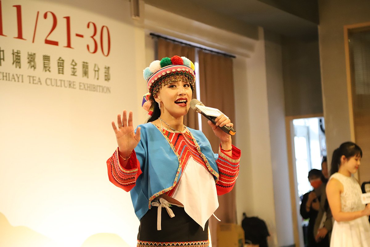 來自嘉義阿里山鄉鄒族部落的安歆澐美聲獻唱，以嘹亮歌聲展現嘉義的美