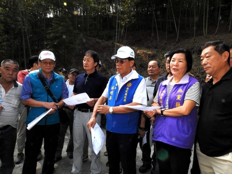 林明溱林明溱5日在縣議員吳瑞芳、黃東灝、游顥、蔡孟娥、鹿谷鄉長邱如平、秀林里長林坤裕、福興里長林其發及眾多地方民眾陪同，先後會勘半天橋吊橋等三處鹿谷、竹山兩鄉鎮亟待改善的地方民瘼。5日在縣議員吳瑞芳、黃東灝、游顥、蔡孟娥、鹿谷鄉長邱如平、秀林里長林坤裕、福興里長林其發及眾多地方民眾陪同，先後會勘半天橋吊橋等三處鹿谷、竹山兩鄉鎮亟待改善的地方民瘼。