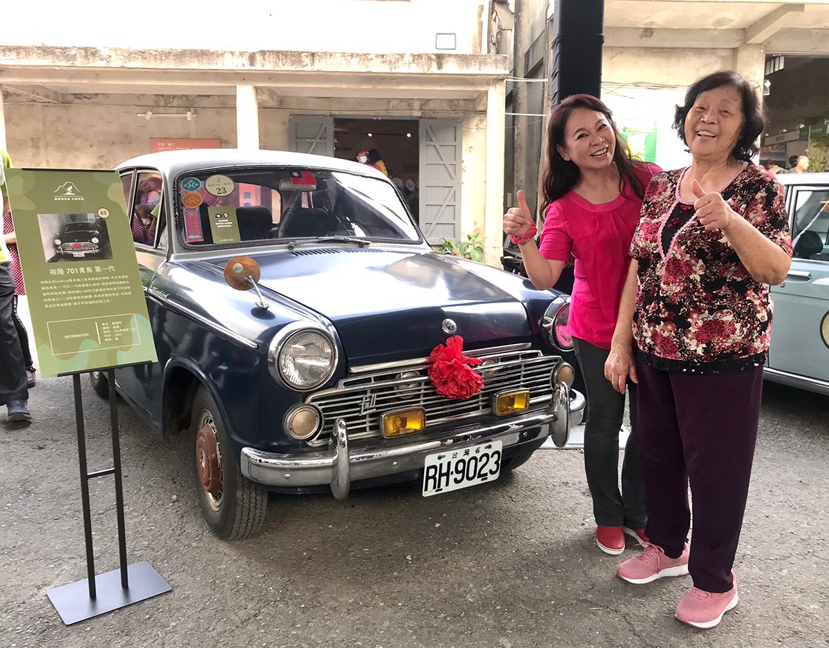 嘉義縣政府與中埔鄉農會特別邀請台灣古董車發展協會及經典車藏家，提供25部經典古董車、開到現場，讓這場年度盛會