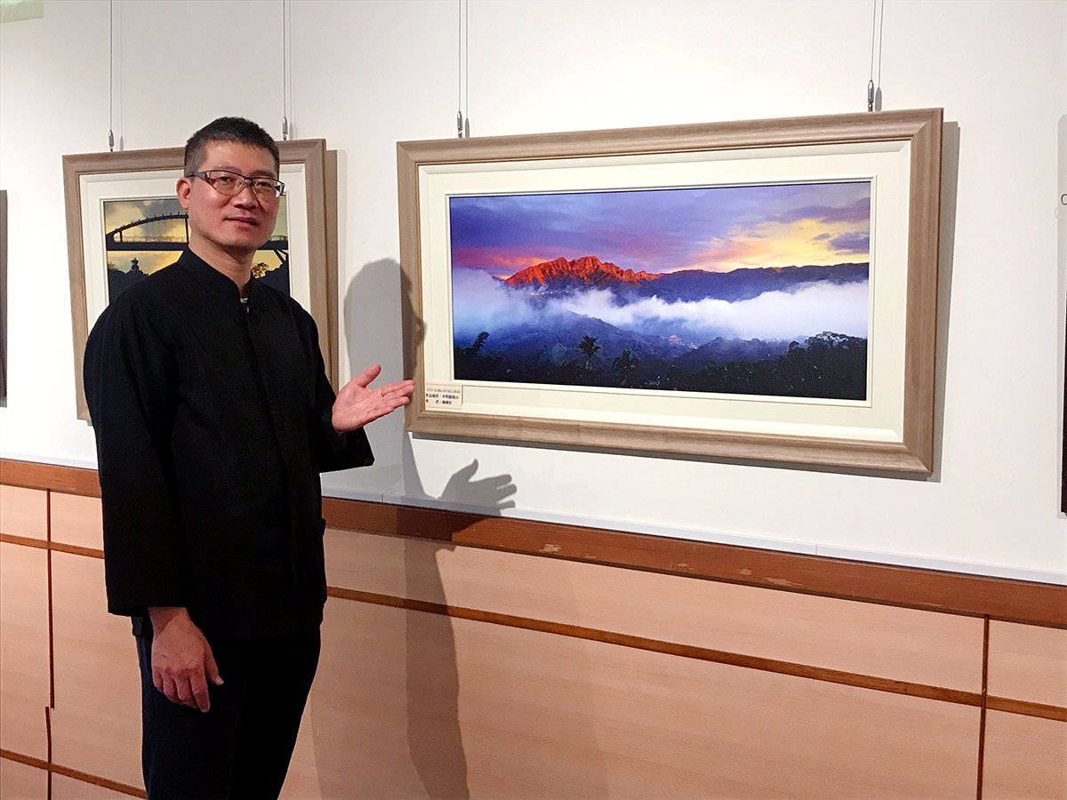 茶農攝影家林錫宏於12月16日在彰化縣溪湖鄉「溪湖高中」教學資源中心舉辦一場『鹿谷茶鄉之美』個人攝影展