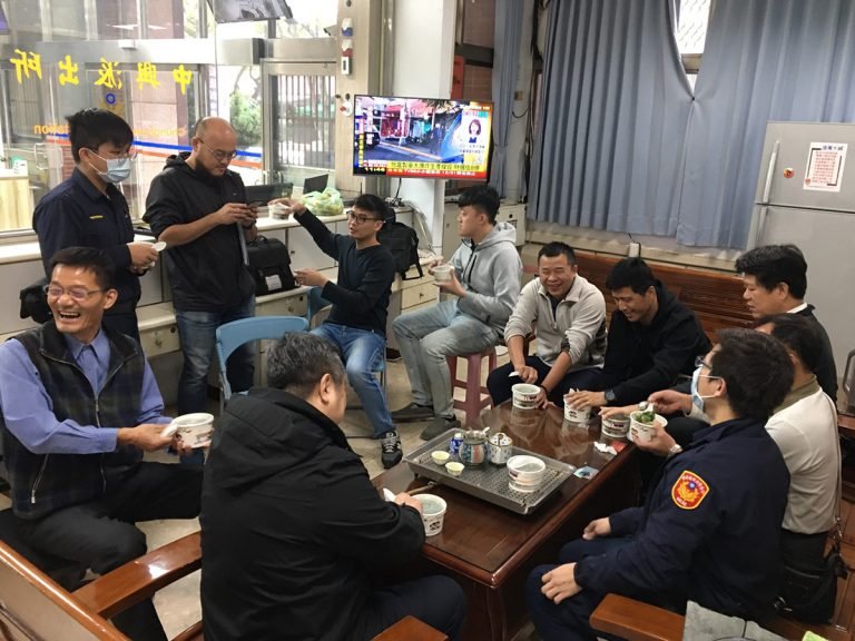 中興警分局長黃念生特別準備熱呼呼的鹹湯圓，不僅暖胃、更是暖心