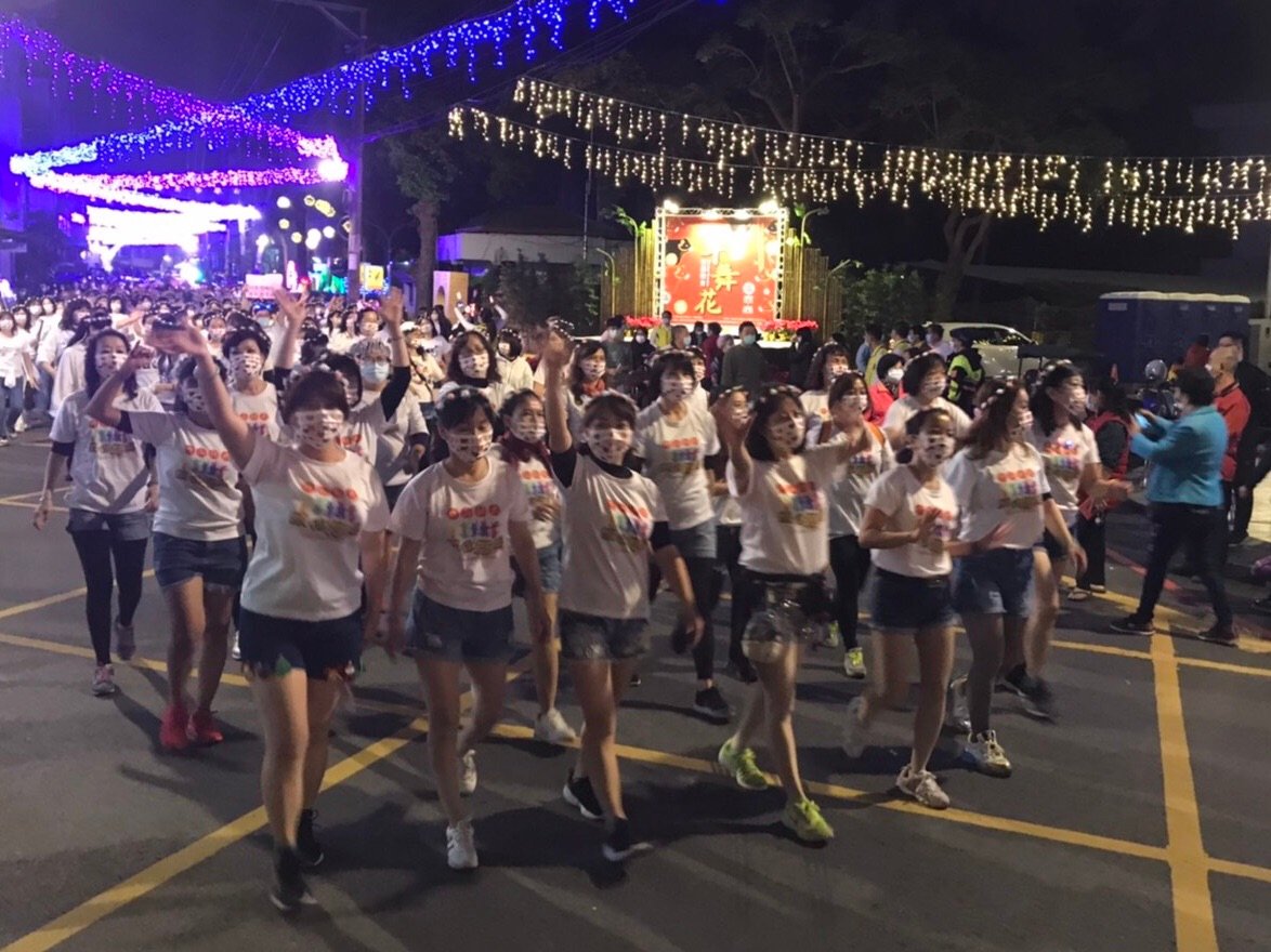 牛舞花竹藝燈會試點燈 500人牛仔造型+大口吃牛罩進場 4 S 59768835