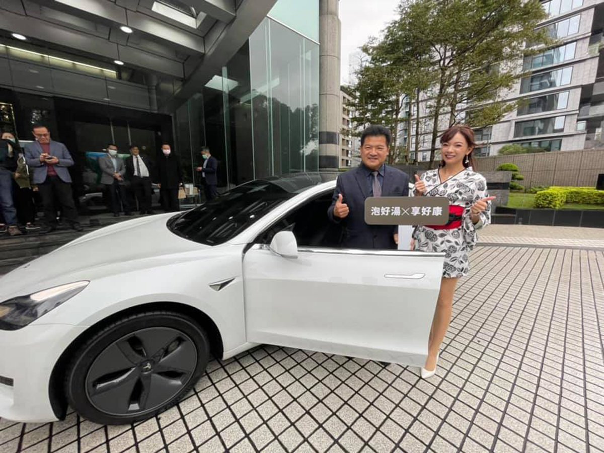 2021元旦3天假期，泰雅渡假村特別祭出多重優惠，有機會抽中特斯拉汽車等好禮 。圖：蘇彩娥 攝