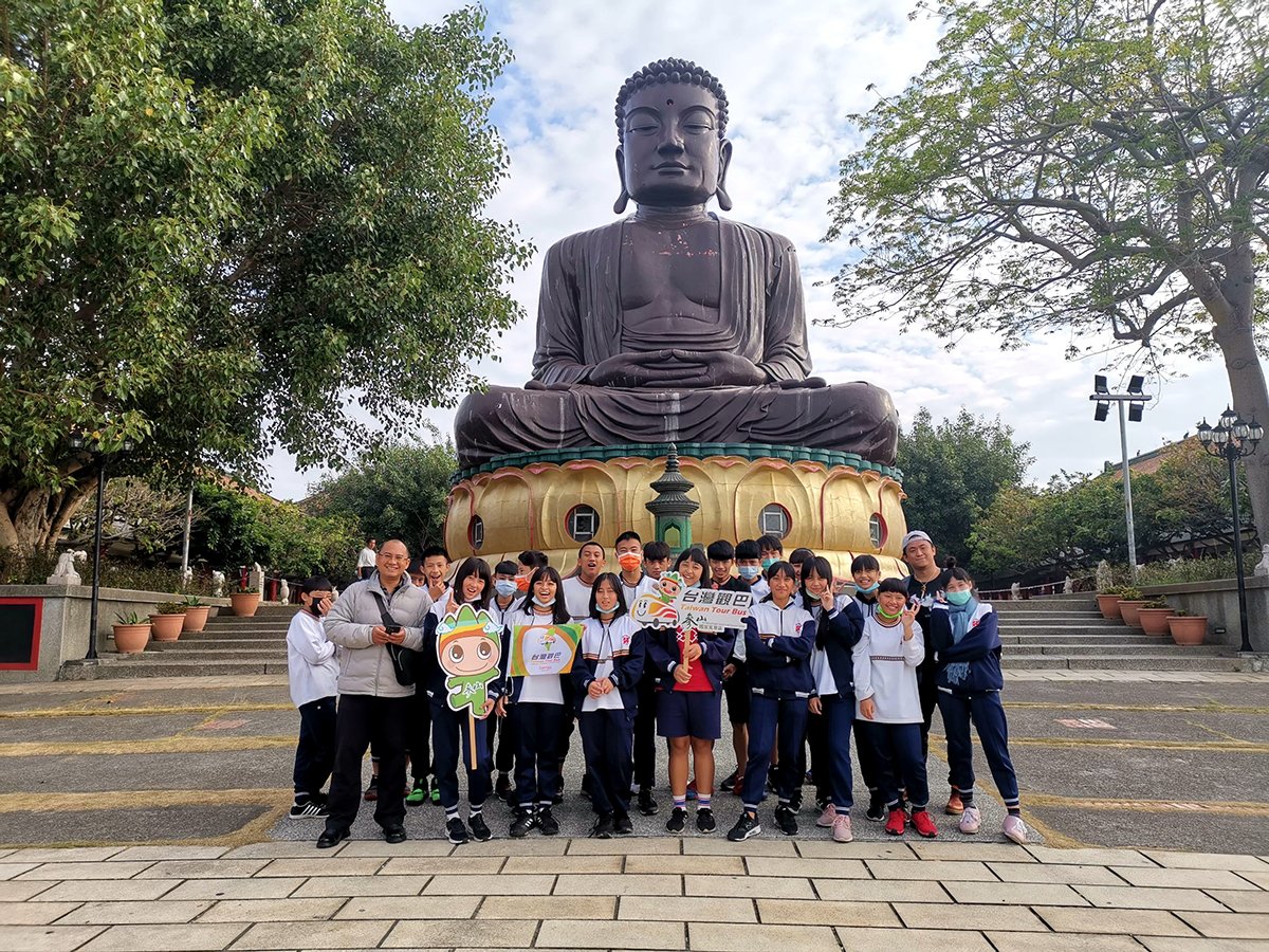 台中和平國中學生體驗台灣觀巴參觀八卦山大佛