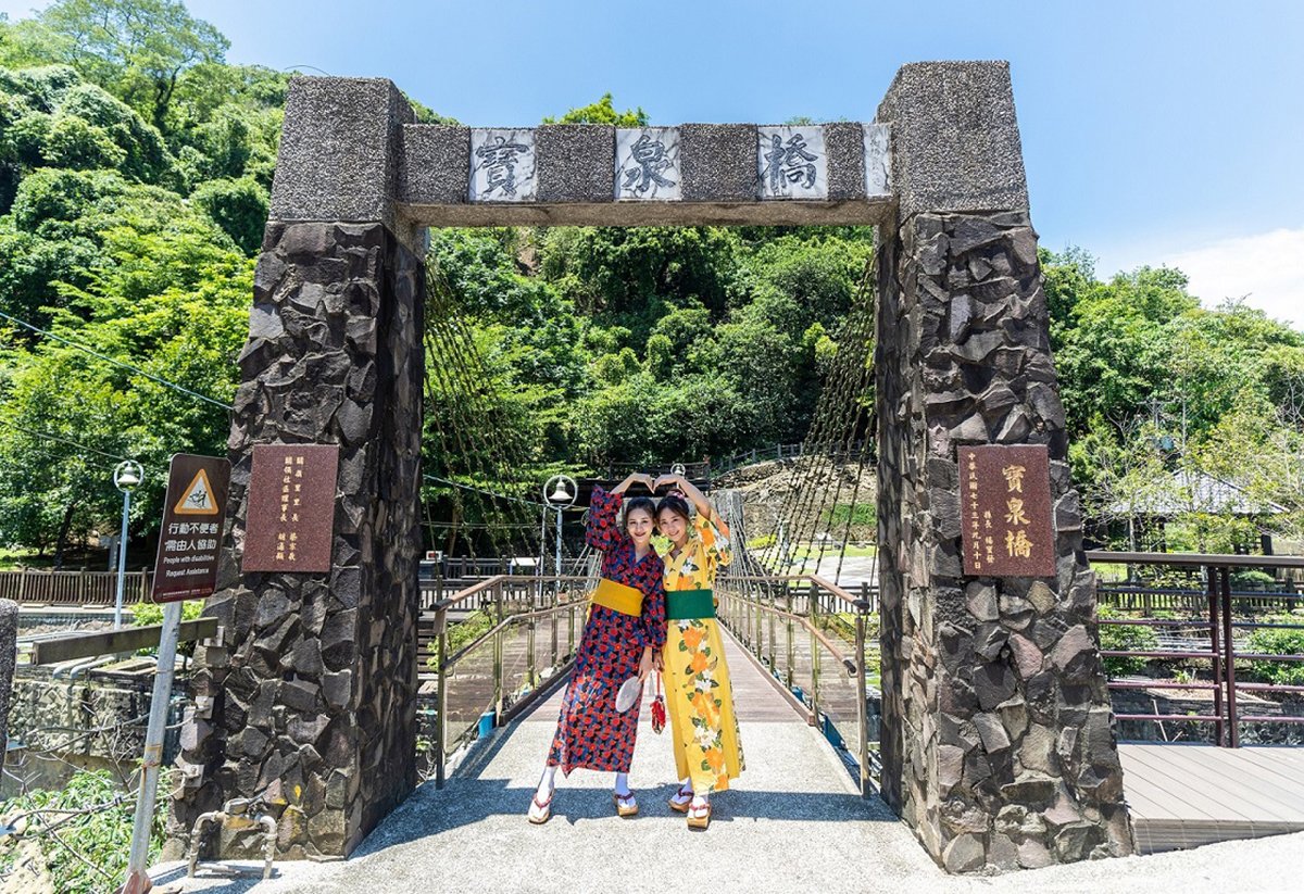 戶外踏青是旅遊的好選擇，臺南市擁有許多豐富的自然資源，一年四季都有不同的風景可遊覽