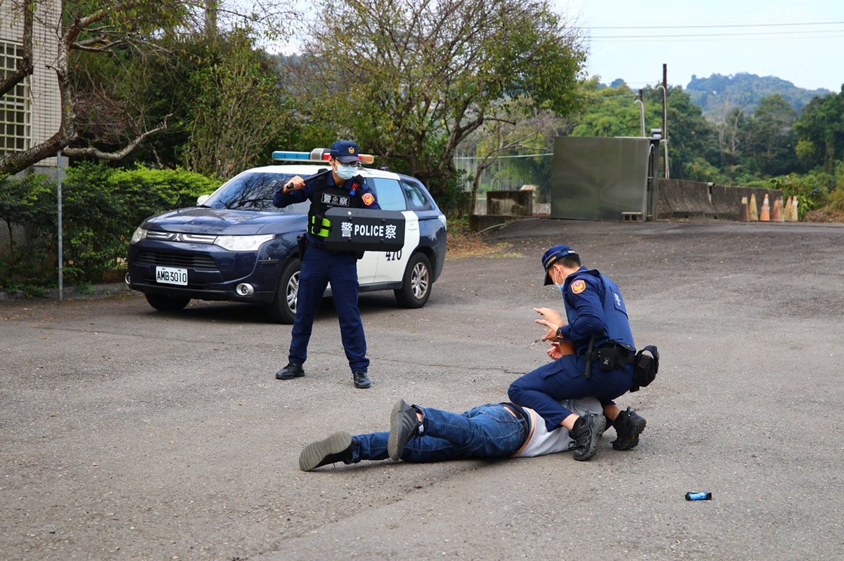 埔里員警裝備再添利器 守護員警執勤安全 3 S 17752294