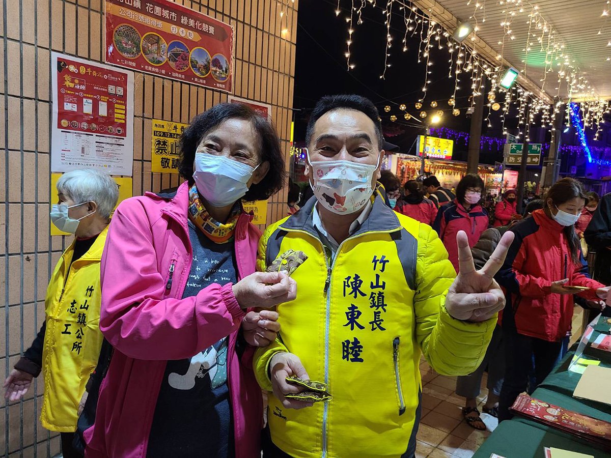 鎮長陳東睦表示，為了讓民眾能不用等待太久，現場總共開放多個兌換區供民眾來領取