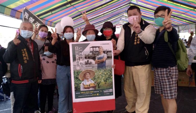 鹿谷鄉公所政風室為使我國民眾更進一步瞭解「聯合國反貪腐公約」內容，配合「2021歲末祈福櫻花季」賞櫻品茗活動，設置廉政服務台，為現場參加民眾講解「聯合國反貪腐公約」之宗旨及意涵