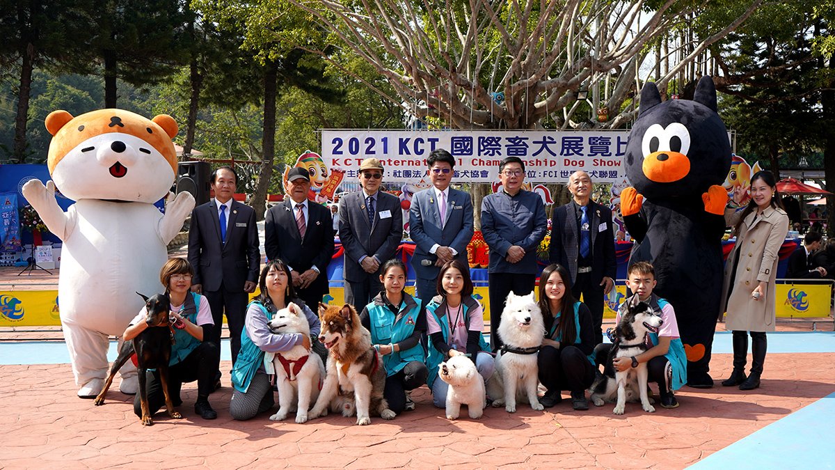 寵物界大盛事！　由台灣畜犬協會主辦的「2021KCT國際畜犬展覽比賽大會」，31日在亞洲最大寵物親子樂園–台中海灣樂世界舉辦