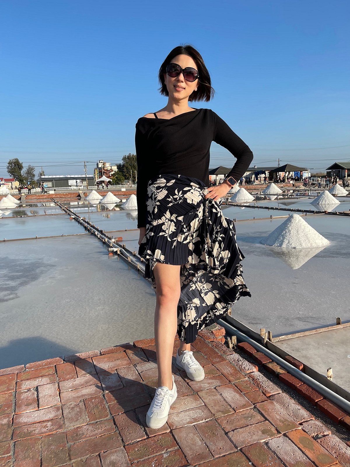 台南觀光熱度不減 台南旅遊星味十足 4 主播許貴雅於井仔腳鹽田曬美照許貴雅提供