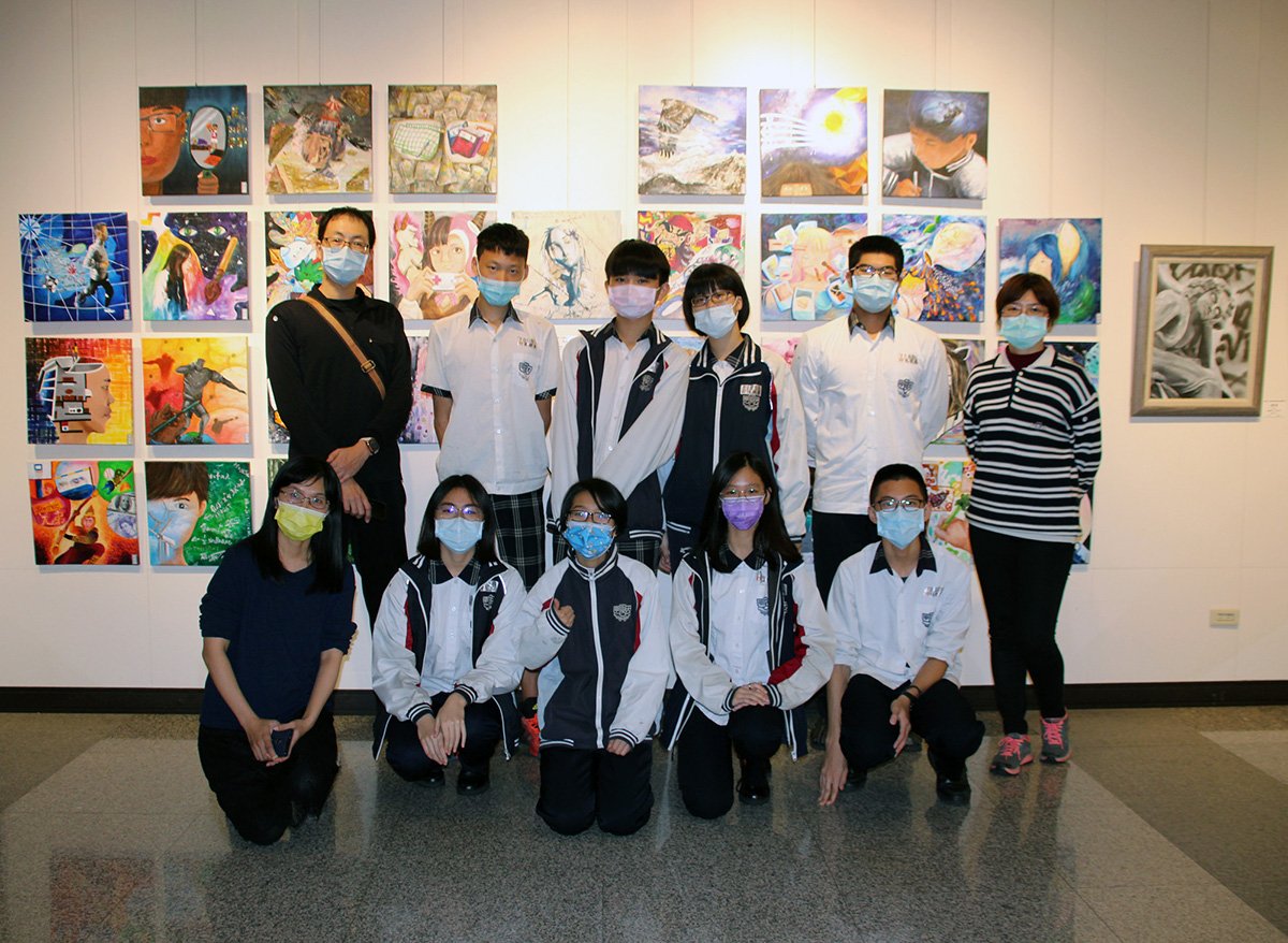 大甲國中美術班畢業展在港藝中心展出27日開幕 2 公04 美術班畢業生的集體創作《myself》