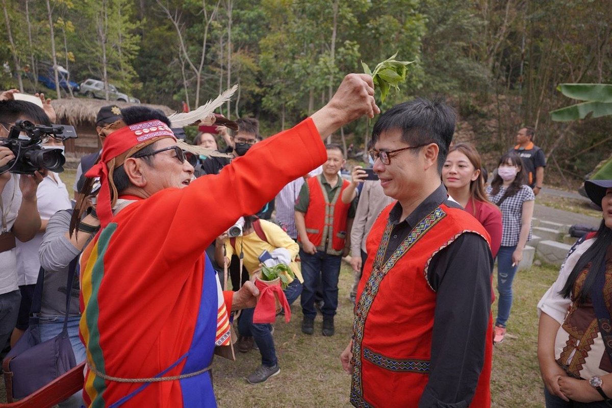 入地方關心原民環境與發展，高雄市長陳其邁今（7）日前往那瑪夏區巡視拉阿魯哇族、卡那卡那富族祭儀場，以及當地基礎建設