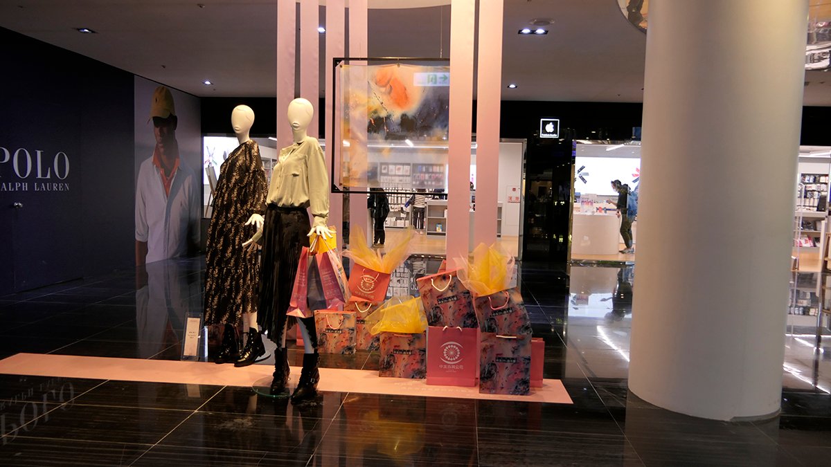 抽象畫大師紀向意念藝術創作展《春天。甦醒》即日起在中友百貨時尚藝廊展出 5 1310225