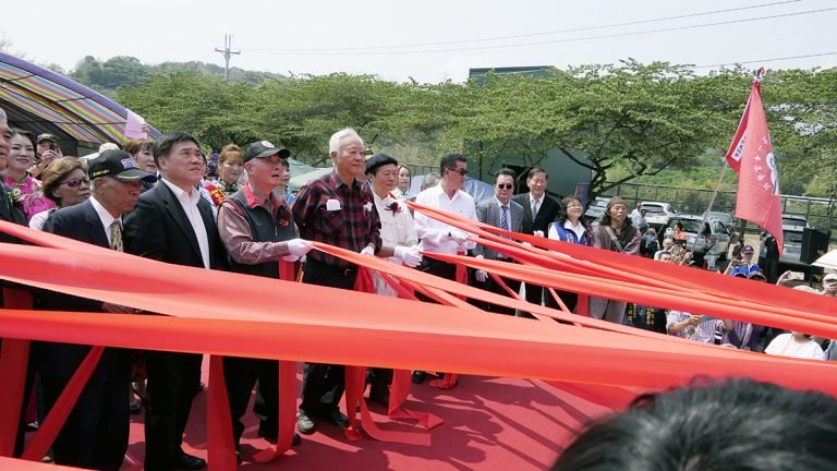 南投草屯獅象山文化園區28日舉行上將郝柏村紀念銅像揭幕典禮
