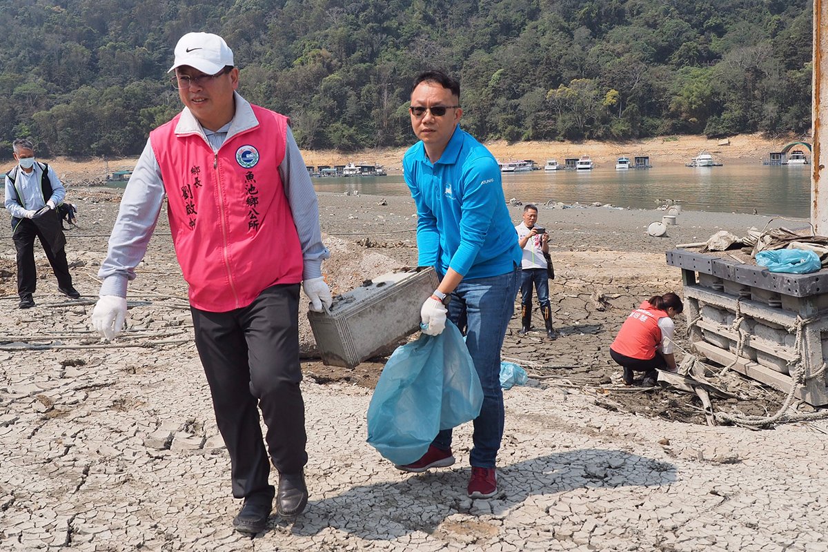 百人淨潭恢復日月潭好風采 中央地方合作清除潭底廢棄物 3 S 67780636