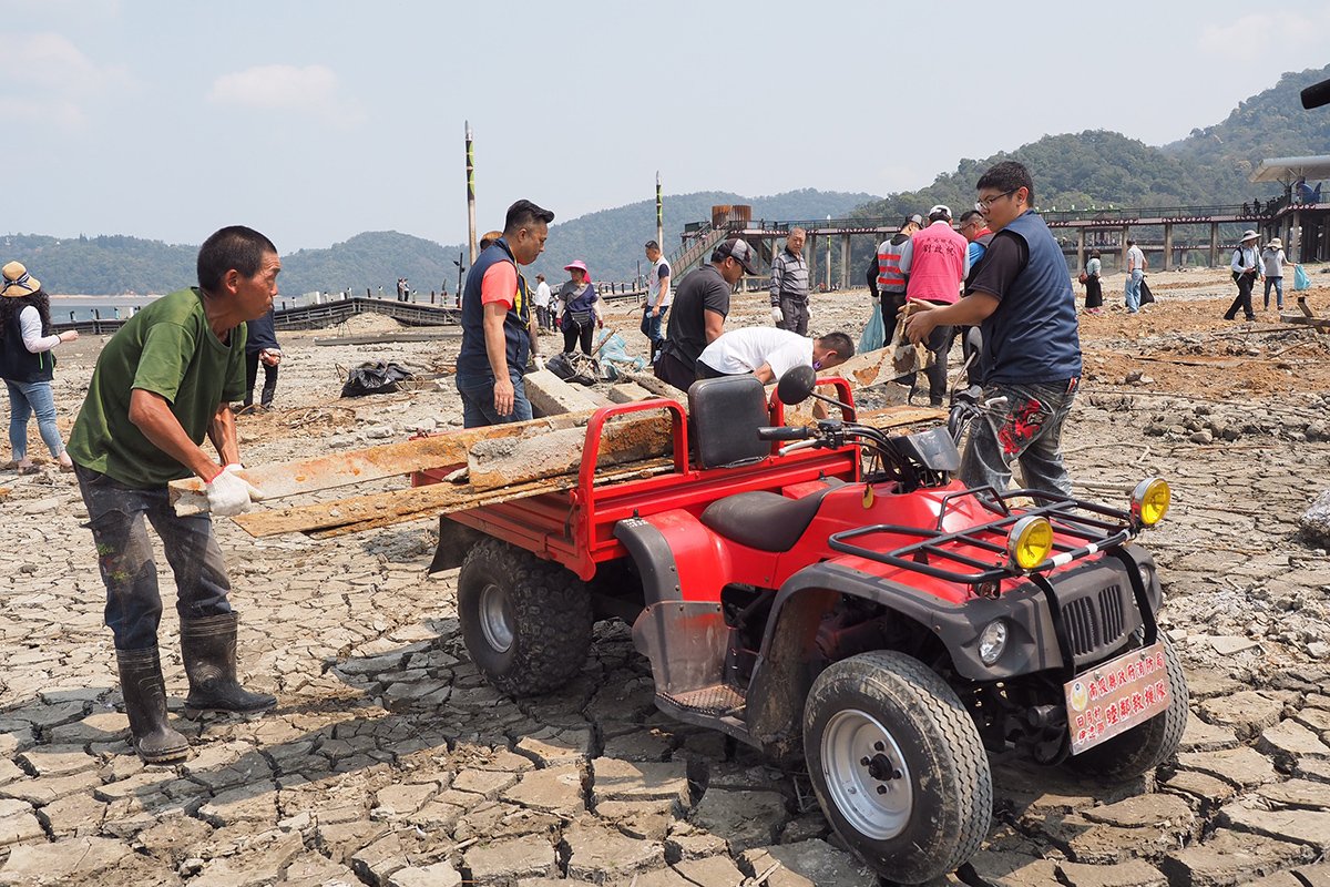 百人淨潭恢復日月潭好風采 中央地方合作清除潭底廢棄物 2 S 67780638