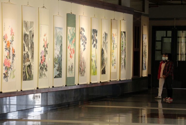 公04 民眾參觀華夏書畫協會聯展