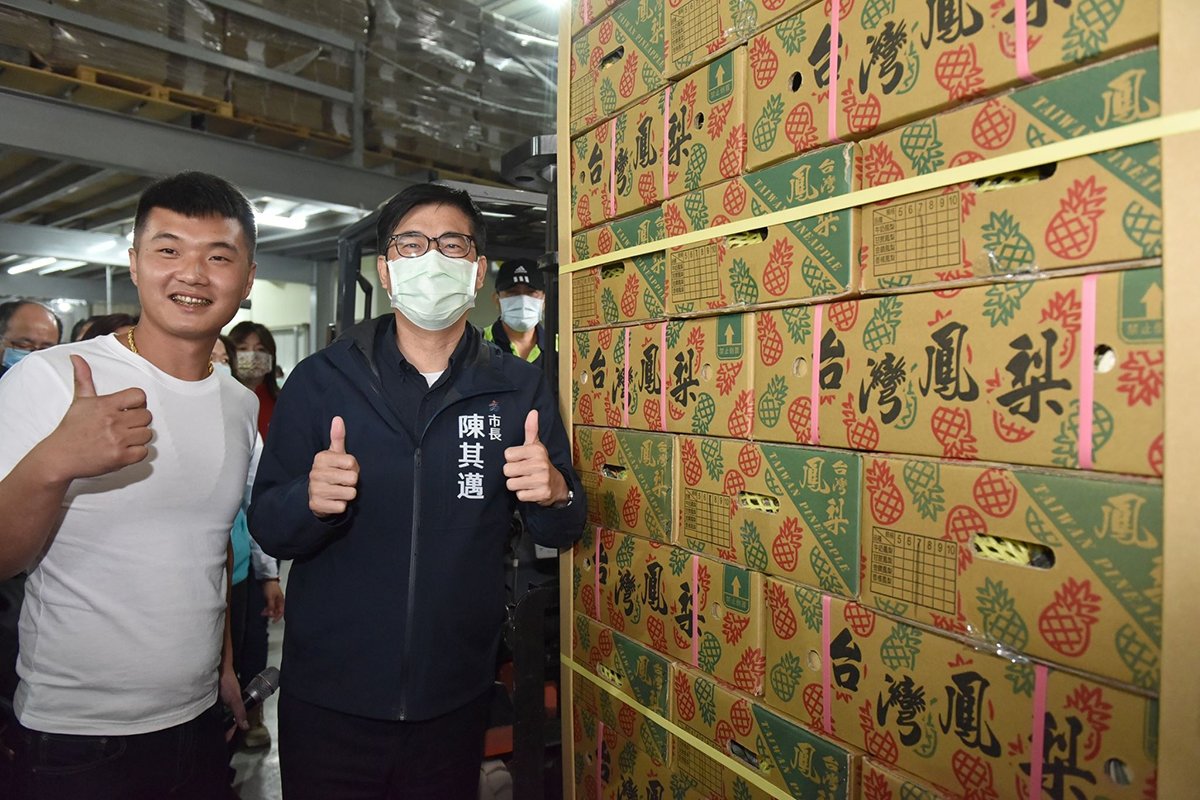 金鑽鳳梨銷韓國 陳其邁:拓展外銷市場 力挺在地農民 3 訪視南友農合作社鳳梨外銷韓國首爾封櫃儀式 通稿4