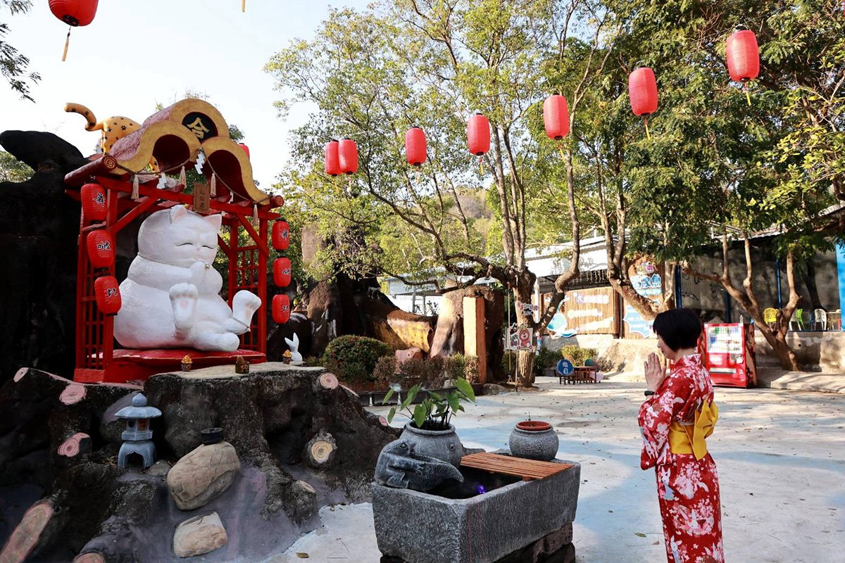 來海灣樂世界就可以體驗偽出國的樂趣，這裡有著全新打造「合掌屋」美人湯體驗區，