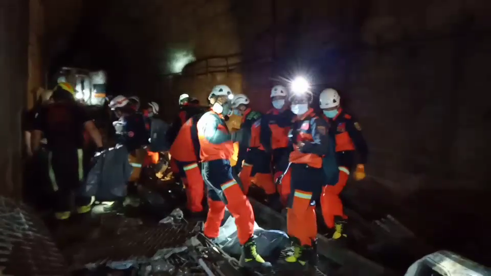 台鐵太魯閣號出軌意外!釀50死傷者累計188人 3 42150.t.mp4 000016458