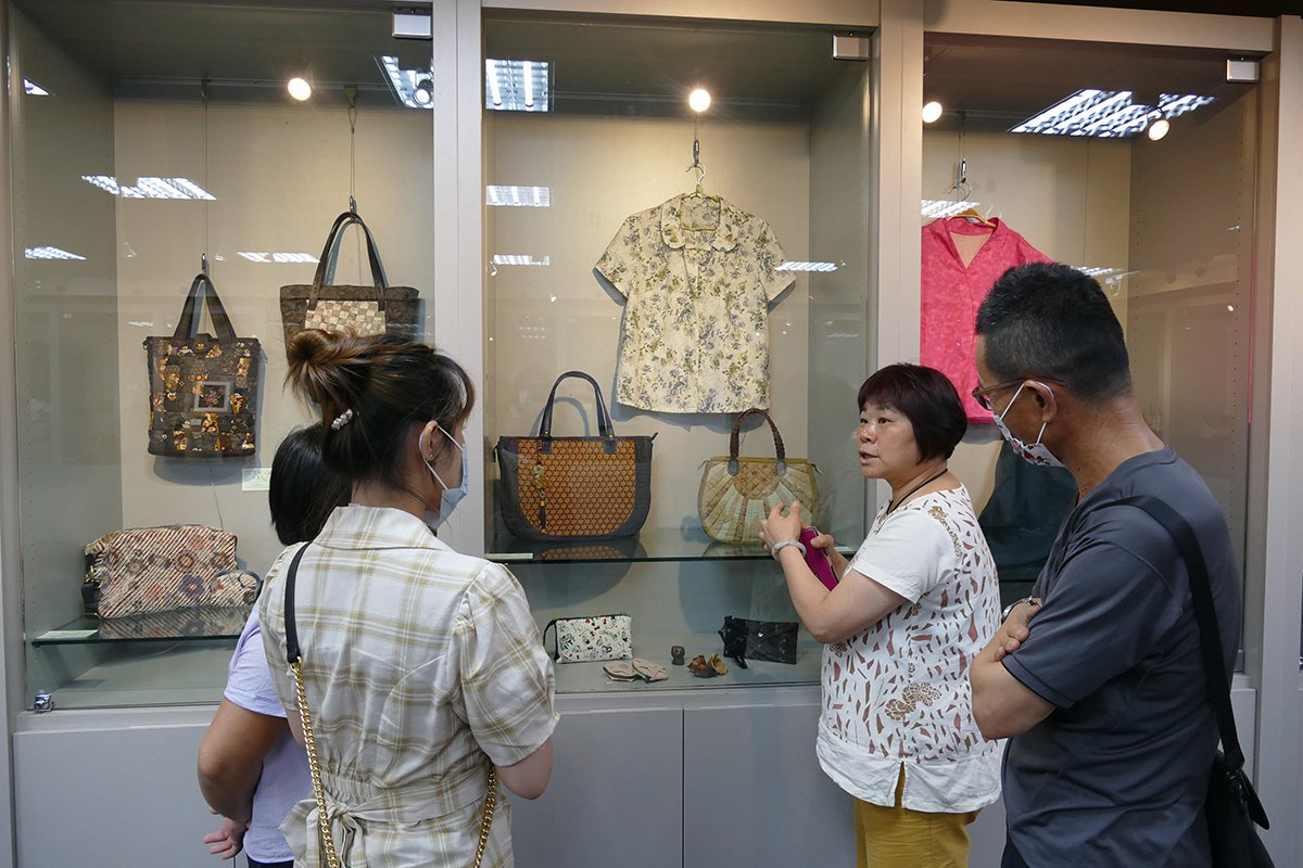 文化局文物陳列展覽室展出「針線穿真情」為主題的拼布手工藝 3 P1600981