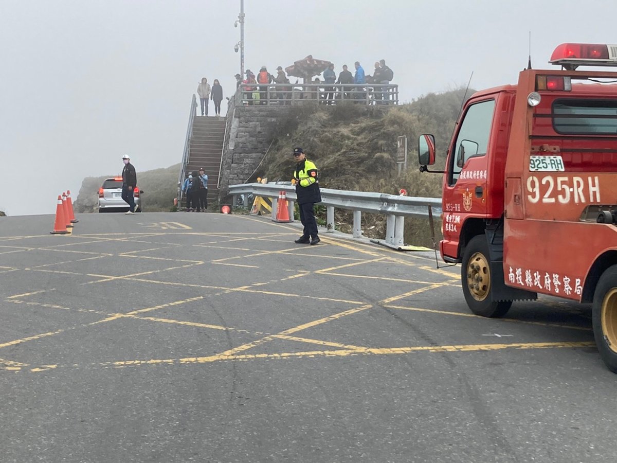 合歡山進駐最高海拔拖吊車 仁愛警加強拖吊違停車輛 2 S 69517353