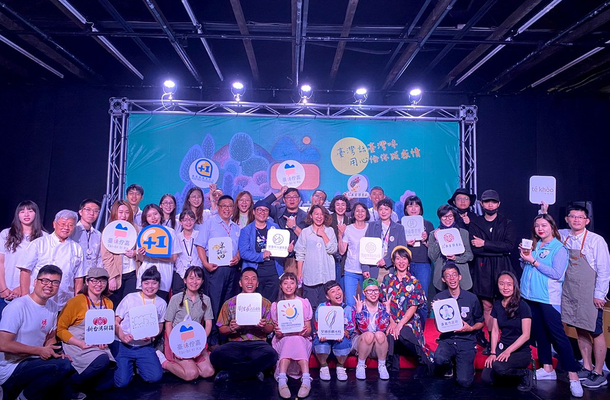 阿里山管理處聯合235區域觀光圈、嘉義市商圈文化促進協會、嘉義市母語文化教育學會、嘉易創創育中心與阮劇團等共同合作，著手進行臺語文菜單、臺語文logo識別標誌及臺味店家E地圖設計，並辦理臺語文相關導覽遊程、臺語文主題活動，期望透過打造嘉義為台灣首座臺文城市之方式，來行銷推廣嘉義市，讓更多遊客認識這座阿里山山腳下的城市。