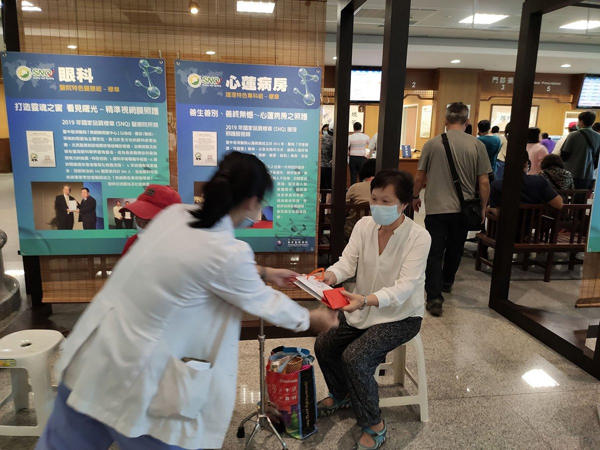 關心媽媽泌尿道 臺中慈濟醫師講座、直播上廣播 2 007