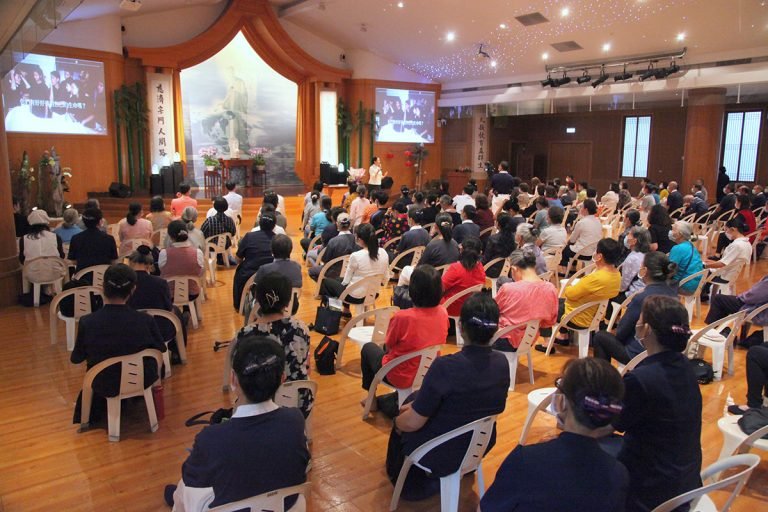 靜思書軒的營運長蔡青兒蒞臨現場閱讀讓希望在綻放--攝影林政男