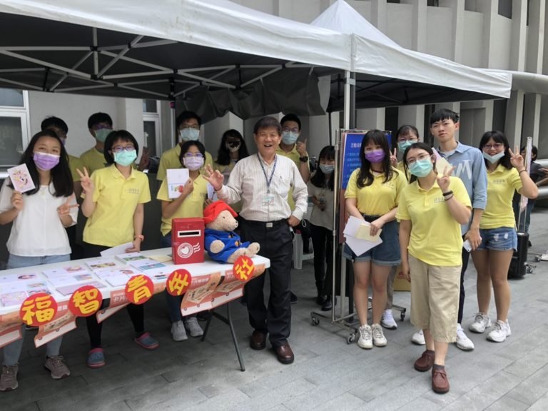 中醫大福智青年社舉辦「卡片傳恩情」母親節祝福活動