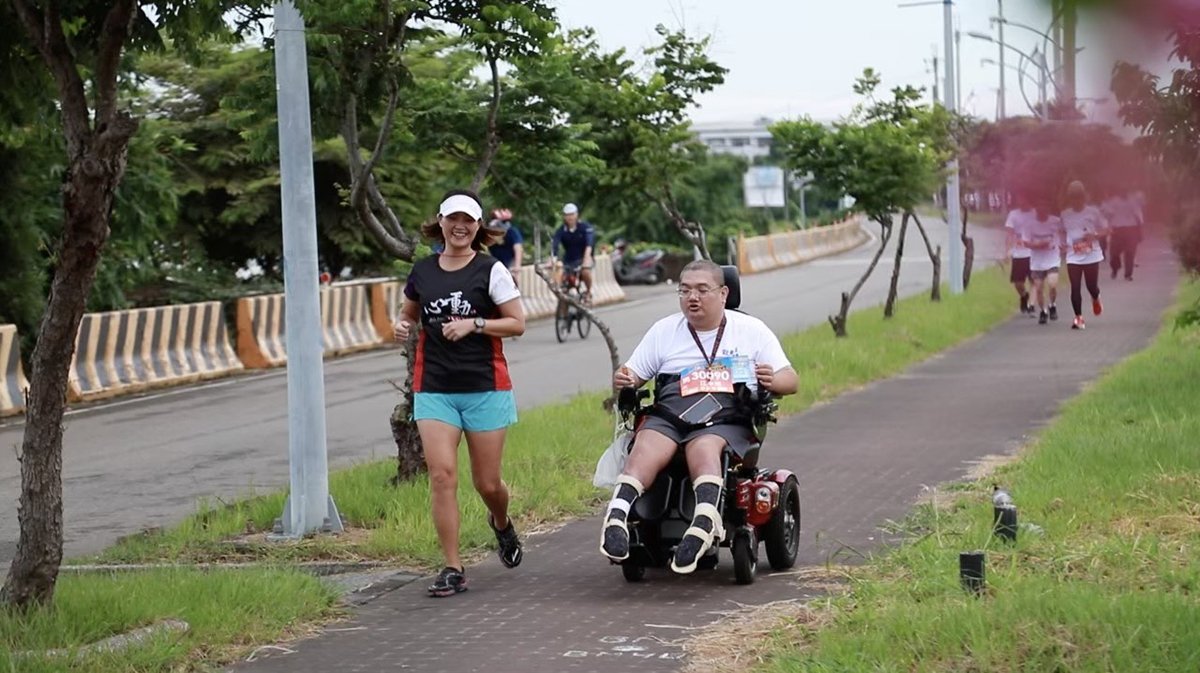 張華茹帶脊損病人參與路跑，看見不一樣的視野。