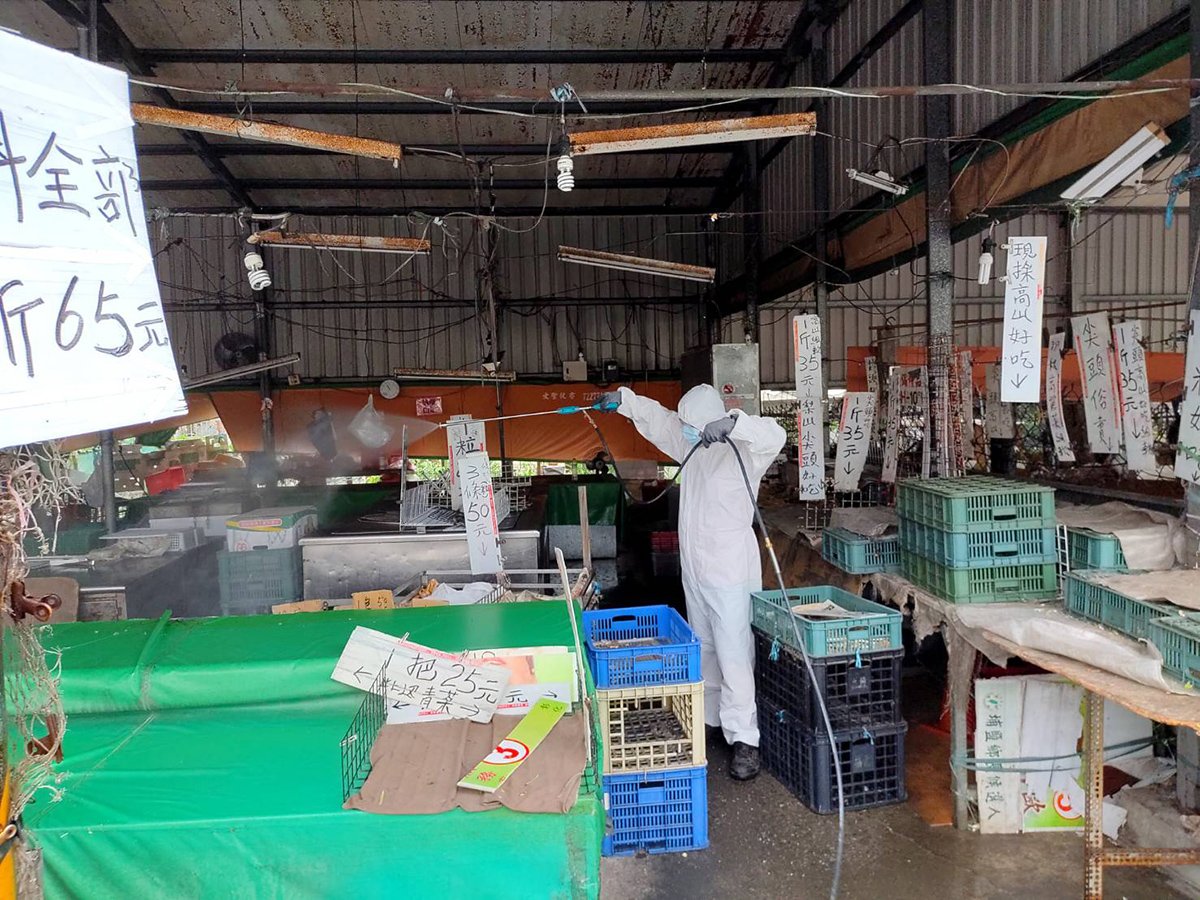 南市今率先撥千劑疫苗提供長照防護 黃偉哲要求落實移工防疫稽查 端午連假推出三不一多政策 5 121119