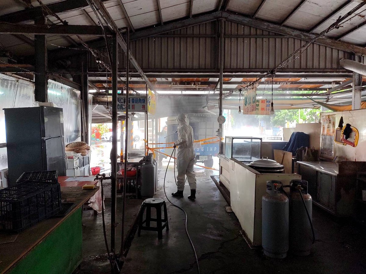 南市今率先撥千劑疫苗提供長照防護 黃偉哲要求落實移工防疫稽查 端午連假推出三不一多政策 1 121137