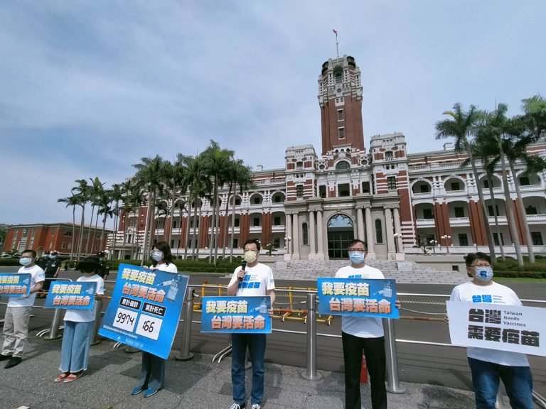 國民黨團 赴總統府進行 我要疫苗,台灣要活命! 1 79072