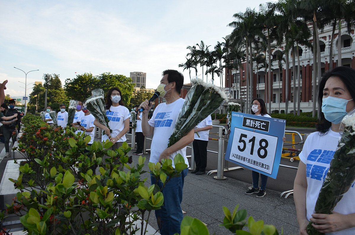 國民黨518朵菊花向無辜染疫身亡國人致哀 2 DSC 3920