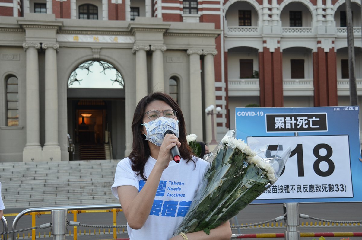 國民黨518朵菊花向無辜染疫身亡國人致哀 3 DSC 3966