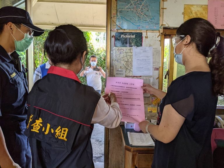 避免防疫破口 投縣府辦理旅宿業查核作業 1 縣府觀光處亦邀集警察局辦理旅宿業防疫措施查核作業,同時輔導業者如何加強落實防疫措施。