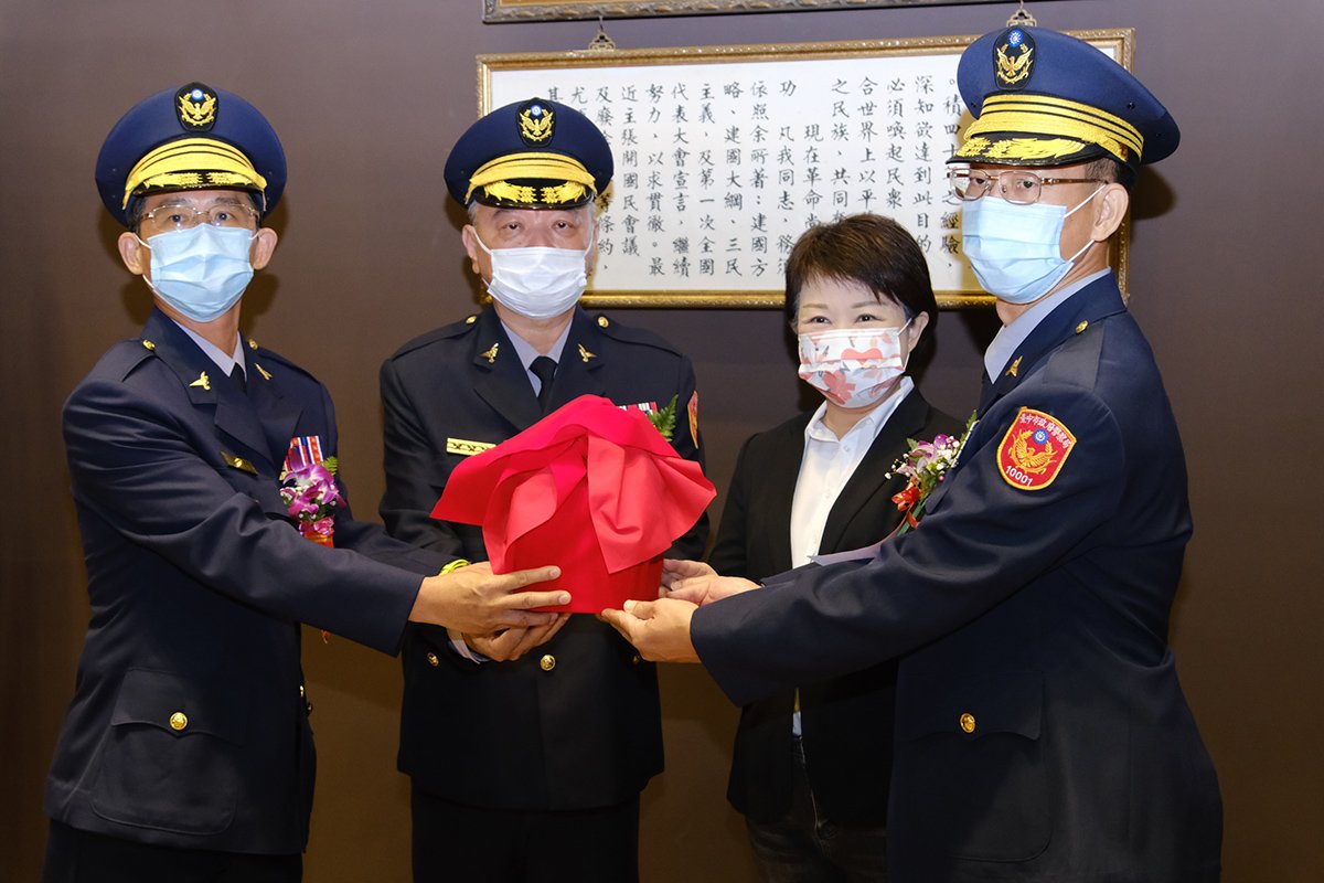台中市警局卸新任分局長大隊長交接盧秀燕勉持續守護台中治安交通 4 公dscf0706