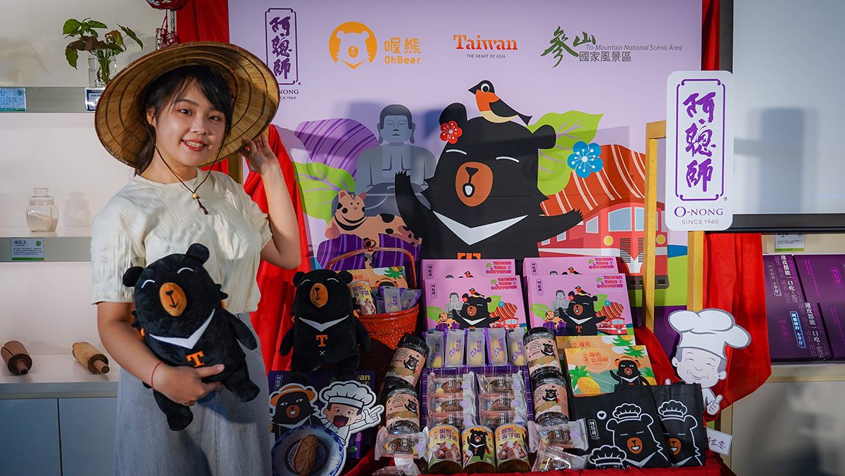 阿聰師喔熊聯名商品 贈家扶中心助弱勢過秋節 2 喔熊阿聰師聯名新推出四款新伴手禮