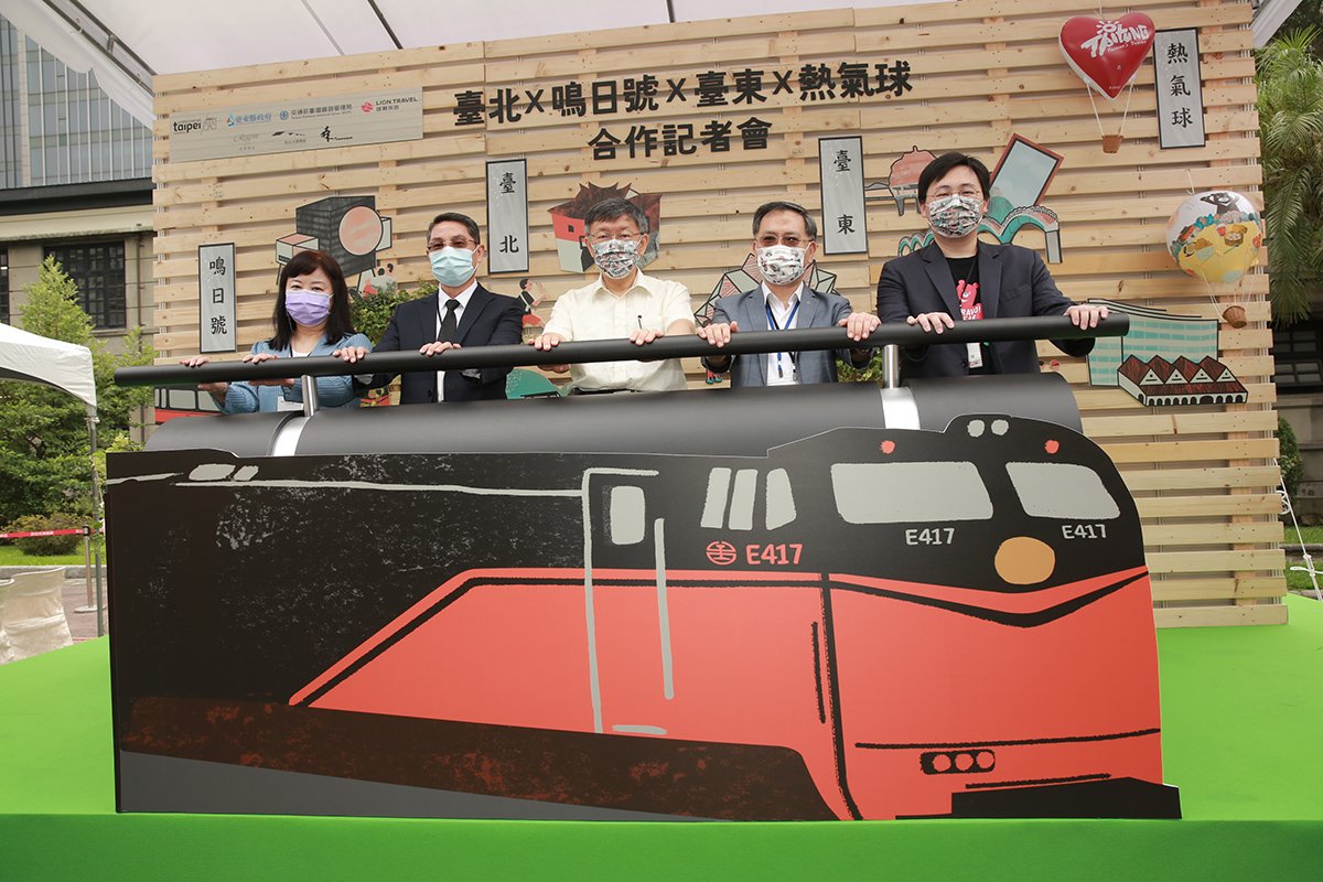 圖3 為提振國內旅遊臺北市與臺鐵及雄獅合作「臺北x鳴日號」深度旅遊，預計今年10月至12月推出 1