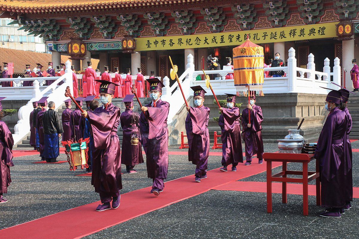臺中市祭孔大典線上直播 副市長黃國榮任正獻官循古禮表敬意 3 1a6a3693
